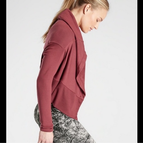 Like New - Athleta Nirvana Wear 2 Ways Wrap - in Maple Red - size M Tall - Picture 3 of 7